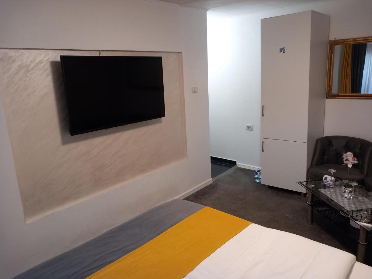 Vila Davison Târgu Jiu Екстериор снимка